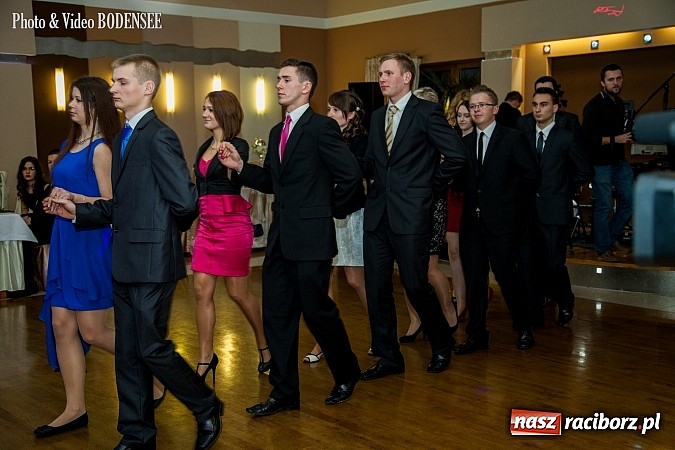 Zdjęcie w galerii na portalu naszraciborz.pl: Maturzyści z Mechanika na balu w Tworkowie wiadomości z regionu