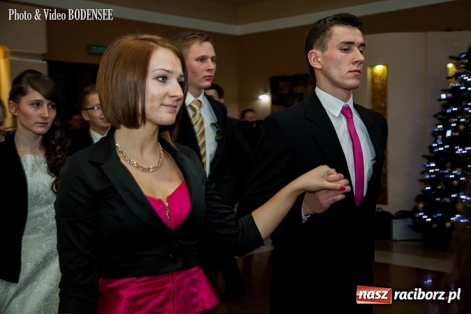 Zdjęcie w galerii na portalu naszraciborz.pl: Maturzyści z Mechanika na balu w Tworkowie wiadomości z regionu