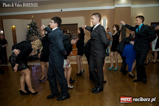 Zdjęcie w galerii na portalu naszraciborz.pl: Maturzyści z Mechanika na balu w Tworkowie wiadomości z regionu