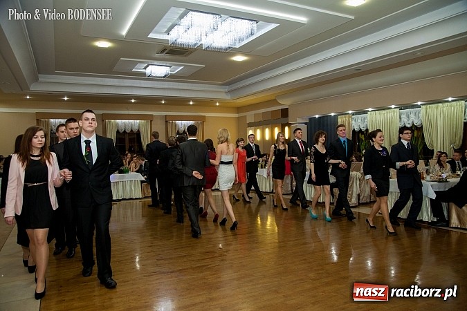 Zdjęcie w galerii na portalu naszraciborz.pl: Maturzyści z Mechanika na balu w Tworkowie wiadomości z regionu