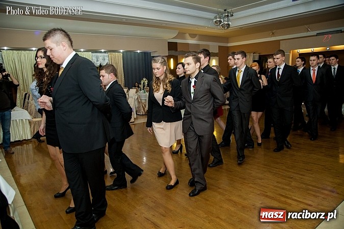 Zdjęcie w galerii na portalu naszraciborz.pl: Maturzyści z Mechanika na balu w Tworkowie wiadomości z regionu