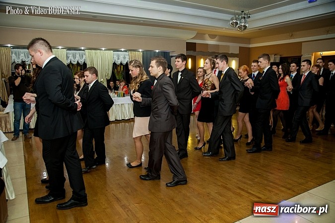 Zdjęcie w galerii na portalu naszraciborz.pl: Maturzyści z Mechanika na balu w Tworkowie wiadomości z regionu