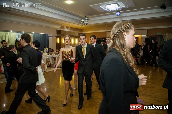 Zdjęcie w galerii na portalu naszraciborz.pl: Maturzyści z Mechanika na balu w Tworkowie wiadomości z regionu