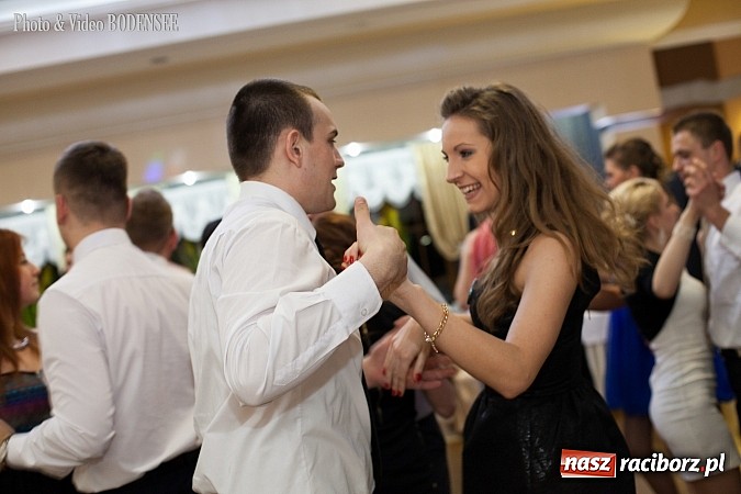 Zdjęcie w galerii na portalu naszraciborz.pl: Maturzyści z Mechanika na balu w Tworkowie wiadomości z regionu