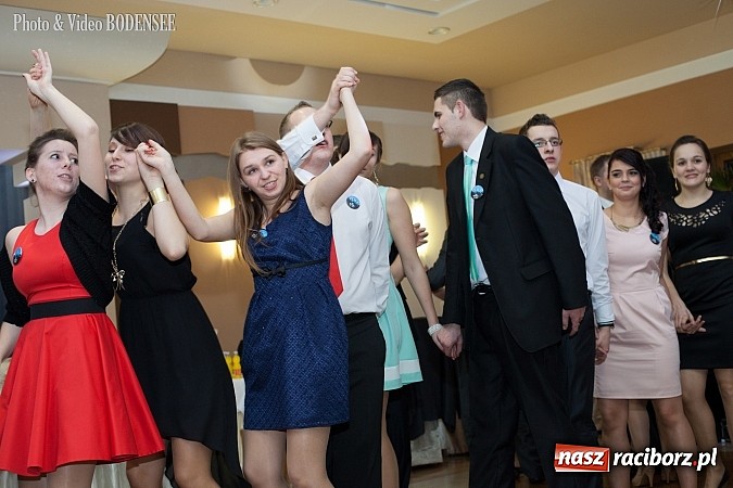 Zdjęcie w galerii na portalu naszraciborz.pl: Maturzyści z Mechanika na balu w Tworkowie wiadomości z regionu