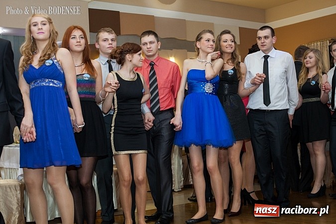 Zdjęcie w galerii na portalu naszraciborz.pl: Maturzyści z Mechanika na balu w Tworkowie wiadomości z regionu
