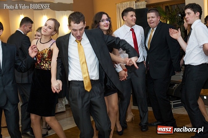 Zdjęcie w galerii na portalu naszraciborz.pl: Maturzyści z Mechanika na balu w Tworkowie wiadomości z regionu