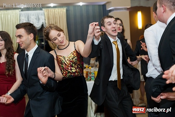 Zdjęcie w galerii na portalu naszraciborz.pl: Maturzyści z Mechanika na balu w Tworkowie wiadomości z regionu