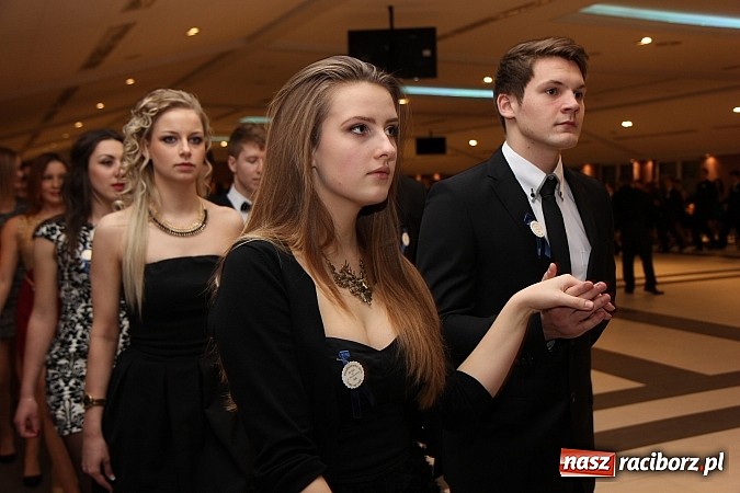 Zdjęcie w galerii na portalu naszraciborz.pl: Magiczna studniówka II LO w Zakrzowie wiadomości z regionu