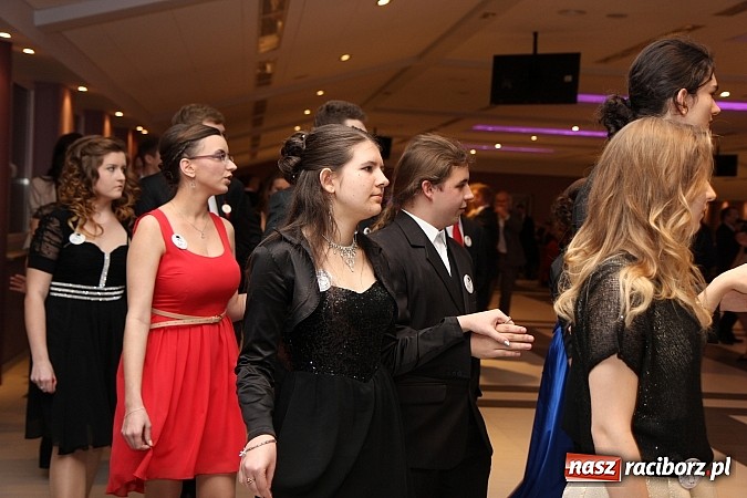 Zdjęcie w galerii na portalu naszraciborz.pl: Magiczna studniówka II LO w Zakrzowie wiadomości z regionu