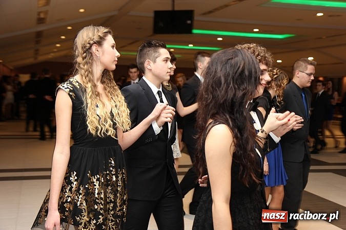 Zdjęcie w galerii na portalu naszraciborz.pl: Magiczna studniówka II LO w Zakrzowie wiadomości z regionu