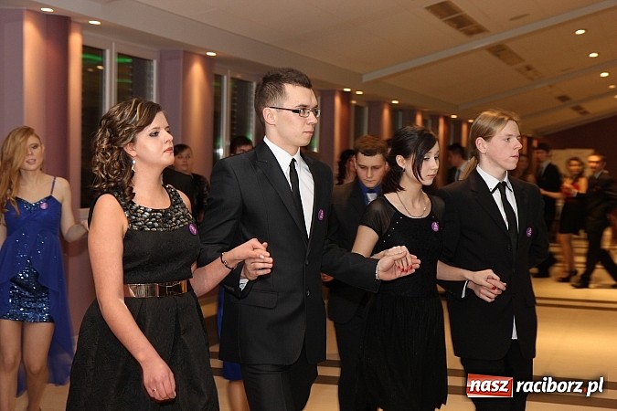 Zdjęcie w galerii na portalu naszraciborz.pl: Magiczna studniówka II LO w Zakrzowie wiadomości z regionu