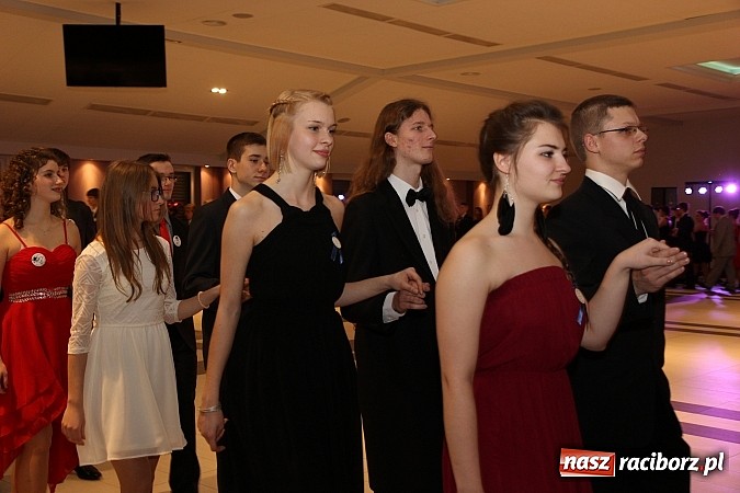 Zdjęcie w galerii na portalu naszraciborz.pl: Magiczna studniówka II LO w Zakrzowie wiadomości z regionu