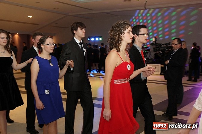 Zdjęcie w galerii na portalu naszraciborz.pl: Magiczna studniówka II LO w Zakrzowie wiadomości z regionu