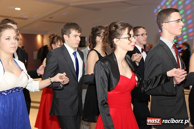 Zdjęcie w galerii na portalu naszraciborz.pl: Magiczna studniówka II LO w Zakrzowie wiadomości z regionu