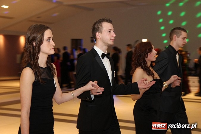 Zdjęcie w galerii na portalu naszraciborz.pl: Magiczna studniówka II LO w Zakrzowie wiadomości z regionu