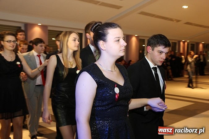 Zdjęcie w galerii na portalu naszraciborz.pl: Magiczna studniówka II LO w Zakrzowie wiadomości z regionu