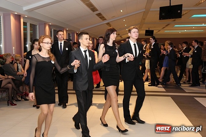 Zdjęcie w galerii na portalu naszraciborz.pl: Magiczna studniówka II LO w Zakrzowie wiadomości z regionu