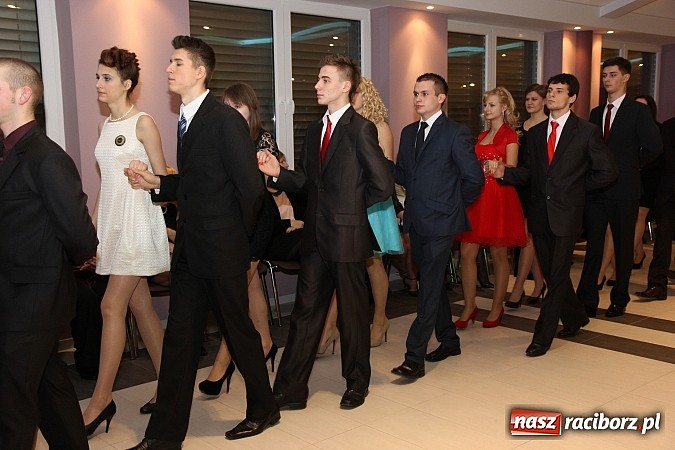 Zdjęcie w galerii na portalu naszraciborz.pl: Magiczna studniówka II LO w Zakrzowie wiadomości z regionu