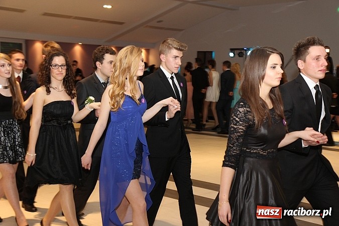 Zdjęcie w galerii na portalu naszraciborz.pl: Magiczna studniówka II LO w Zakrzowie wiadomości z regionu