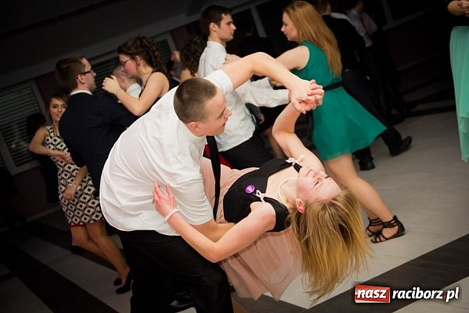 Zdjęcie w galerii na portalu naszraciborz.pl: Magiczna studniówka II LO w Zakrzowie wiadomości z regionu