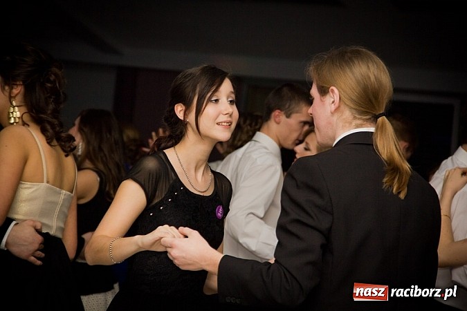 Zdjęcie w galerii na portalu naszraciborz.pl: Magiczna studniówka II LO w Zakrzowie wiadomości z regionu