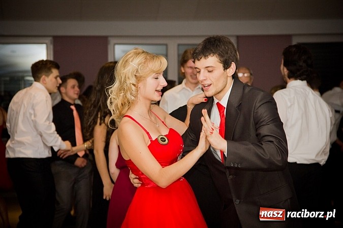 Zdjęcie w galerii na portalu naszraciborz.pl: Magiczna studniówka II LO w Zakrzowie wiadomości z regionu