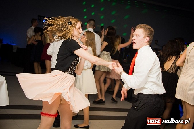 Zdjęcie w galerii na portalu naszraciborz.pl: Magiczna studniówka II LO w Zakrzowie wiadomości z regionu