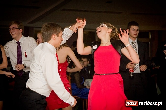 Zdjęcie w galerii na portalu naszraciborz.pl: Magiczna studniówka II LO w Zakrzowie wiadomości z regionu