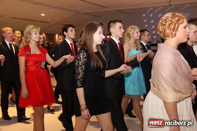 Zdjęcie w galerii na portalu naszraciborz.pl: Magiczna studniówka II LO w Zakrzowie wiadomości z regionu