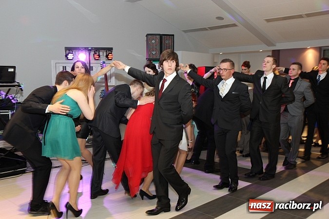 Zdjęcie w galerii na portalu naszraciborz.pl: Magiczna studniówka II LO w Zakrzowie wiadomości z regionu