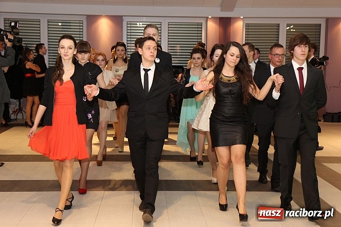 Zdjęcie w galerii na portalu naszraciborz.pl: Magiczna studniówka II LO w Zakrzowie wiadomości z regionu