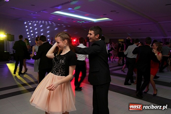 Zdjęcie w galerii na portalu naszraciborz.pl: Magiczna studniówka II LO w Zakrzowie wiadomości z regionu