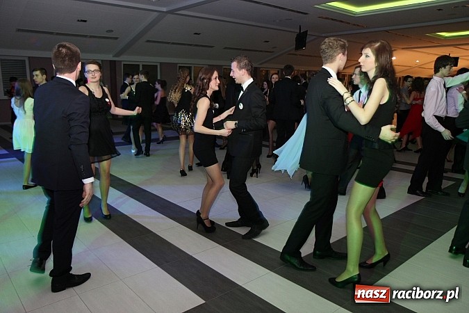 Zdjęcie w galerii na portalu naszraciborz.pl: Magiczna studniówka II LO w Zakrzowie wiadomości z regionu