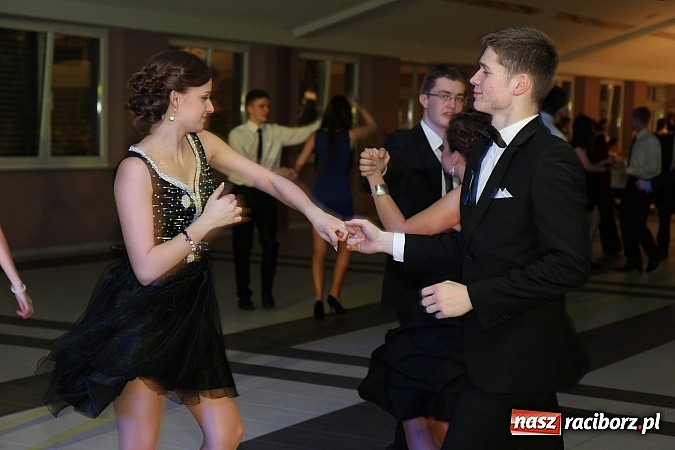 Zdjęcie w galerii na portalu naszraciborz.pl: Magiczna studniówka II LO w Zakrzowie wiadomości z regionu