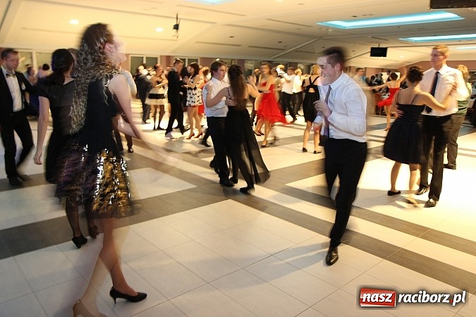 Zdjęcie w galerii na portalu naszraciborz.pl: Magiczna studniówka II LO w Zakrzowie wiadomości z regionu