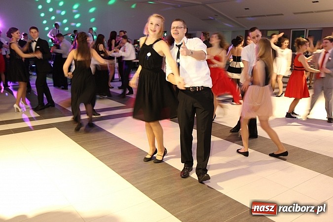 Zdjęcie w galerii na portalu naszraciborz.pl: Magiczna studniówka II LO w Zakrzowie wiadomości z regionu