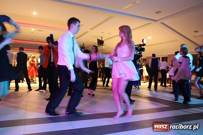 Zdjęcie w galerii na portalu naszraciborz.pl: Magiczna studniówka II LO w Zakrzowie wiadomości z regionu