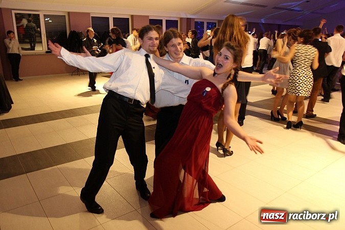 Zdjęcie w galerii na portalu naszraciborz.pl: Magiczna studniówka II LO w Zakrzowie wiadomości z regionu