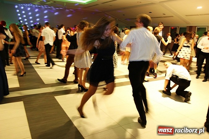 Zdjęcie w galerii na portalu naszraciborz.pl: Magiczna studniówka II LO w Zakrzowie wiadomości z regionu