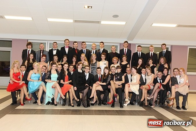 Zdjęcie w galerii na portalu naszraciborz.pl: Magiczna studniówka II LO w Zakrzowie wiadomości z regionu