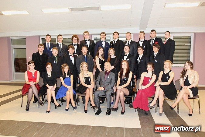 Zdjęcie w galerii na portalu naszraciborz.pl: Magiczna studniówka II LO w Zakrzowie wiadomości z regionu