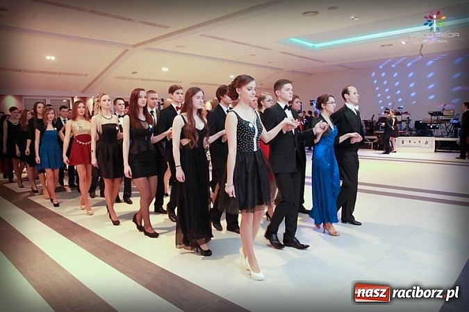 Zdjęcie w galerii na portalu naszraciborz.pl: Studniówka II LO raz jeszcze... wiadomości z regionu