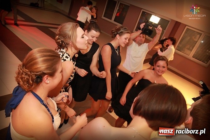 Zdjęcie w galerii na portalu naszraciborz.pl: Studniówka II LO raz jeszcze... wiadomości z regionu