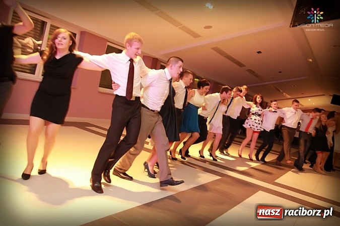 Zdjęcie w galerii na portalu naszraciborz.pl: Studniówka II LO raz jeszcze... wiadomości z regionu