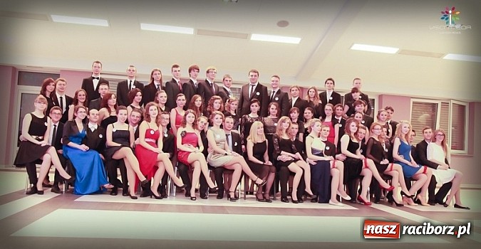Zdjęcie w galerii na portalu naszraciborz.pl: Studniówka II LO raz jeszcze... wiadomości z regionu