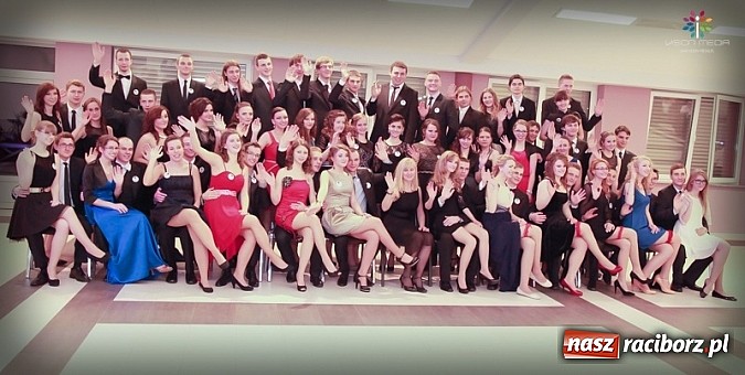 Zdjęcie w galerii na portalu naszraciborz.pl: Studniówka II LO raz jeszcze... wiadomości z regionu