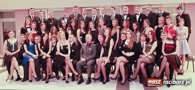 Zdjęcie w galerii na portalu naszraciborz.pl: Studniówka II LO raz jeszcze... wiadomości z regionu