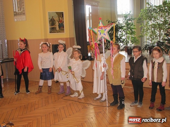 Zdjęcie w galerii na portalu naszraciborz.pl: Kolędnicy z SP 13 w Domu Św. Notburgi wiadomości z regionu