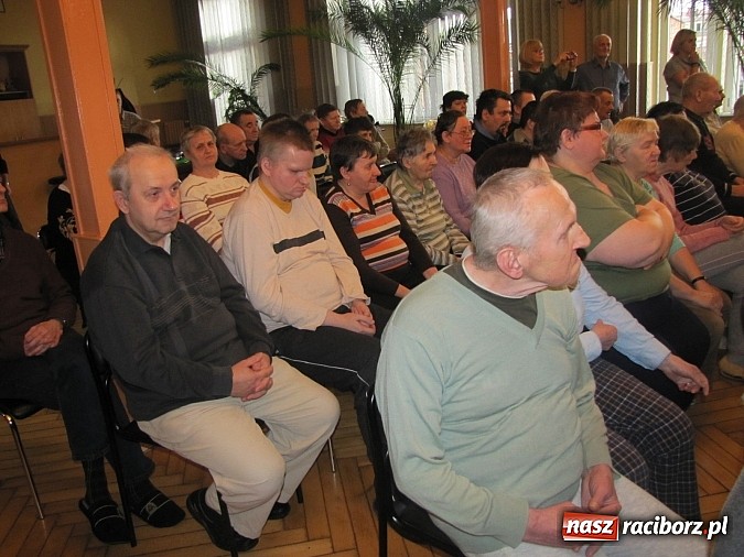 Zdjęcie w galerii na portalu naszraciborz.pl: Kolędnicy z SP 13 w Domu Św. Notburgi wiadomości z regionu